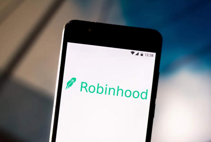 Как приложения типа Robinhood и Тинькофф изменили индустрию инвестирования и помогают зарабатывать инвесторам любителям
